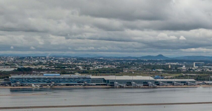 Aeroporto de Porto Alegre reabrirá parcialmente para voos em outubro