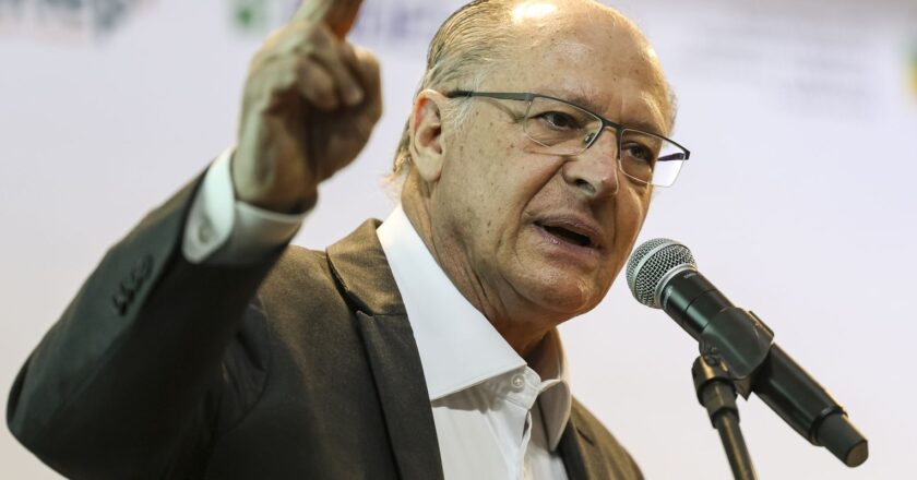 Alckmin diz que carga tributária não aumentou no governo Lula