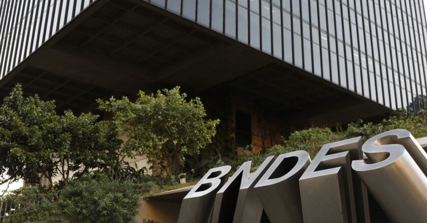 BNDES abre concurso com 150 vagas e salário de R$ 20,9 mil