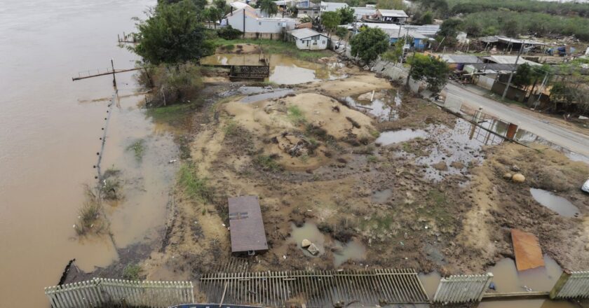 Cadastro de famílias gaúchas no Auxílio Reconstrução vai até sexta