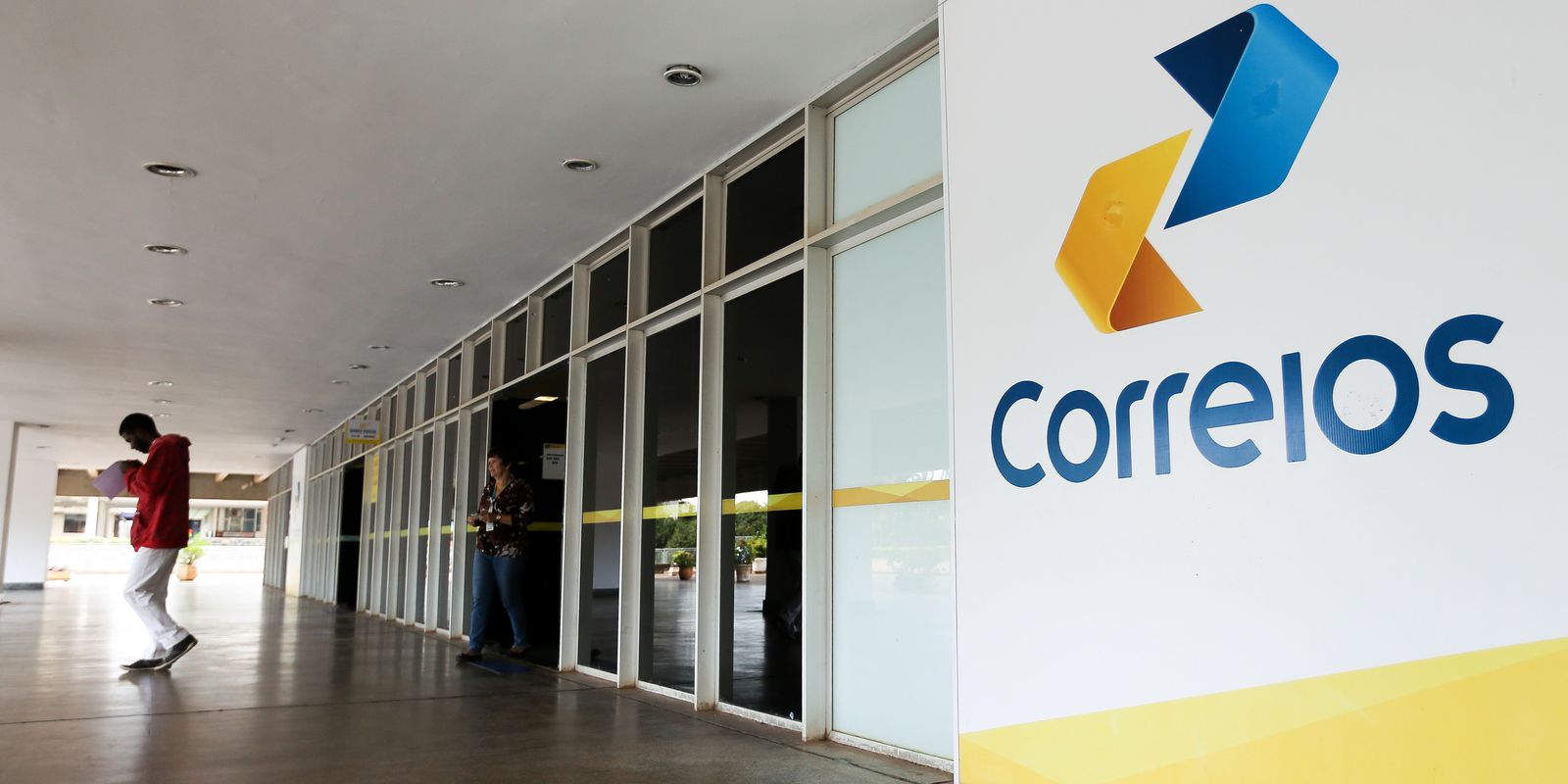 Correios lançam concurso com 33 vagas e salário de até R$ 6,8 mil