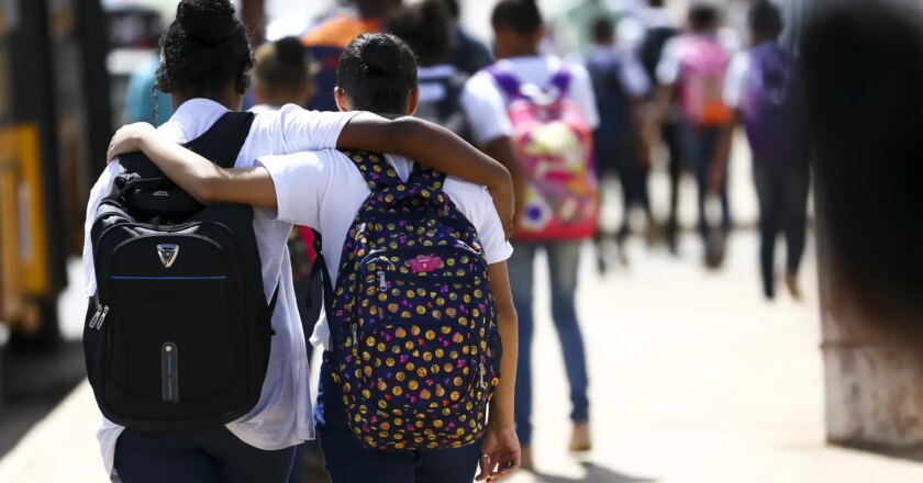 Dia do Amigo: relação é fundamental para a saúde mental, diz psicóloga