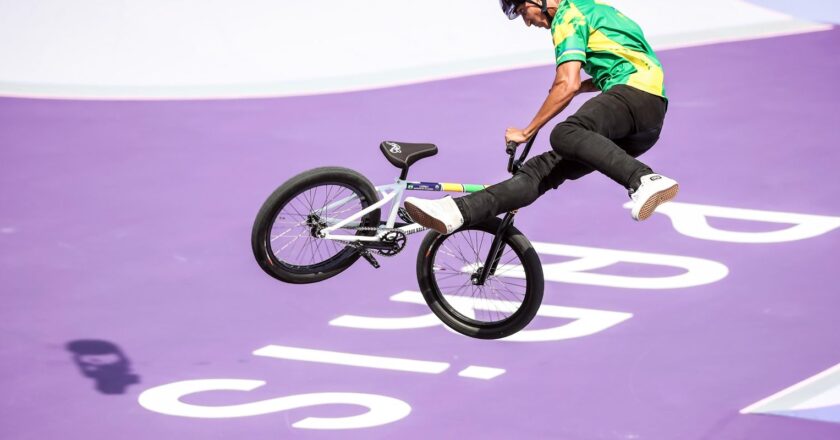 Gustavo Bala Loka põe Brasil na final do ciclismo BMX na Olimpíada