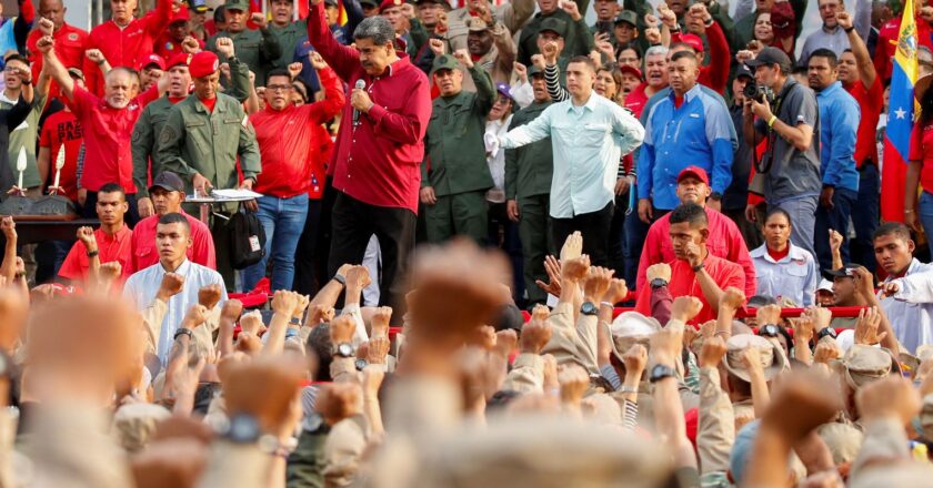 Maduro diz que vitória foi triunfo da independência da Venezuela