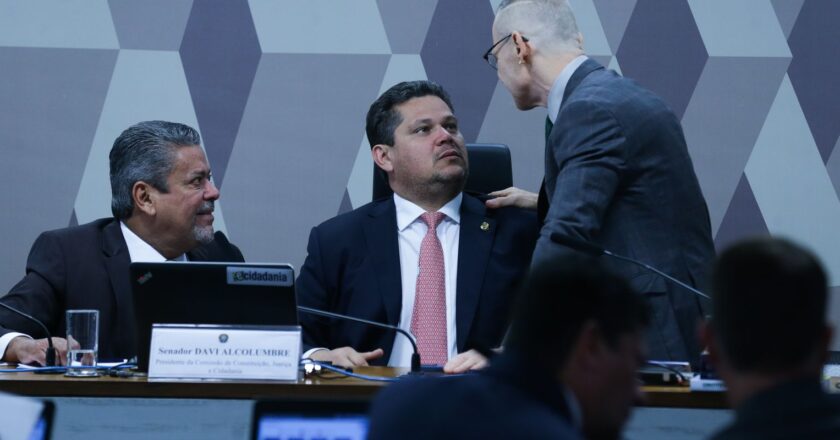 PEC que anistia partidos só deve ser votada em agosto no Senado