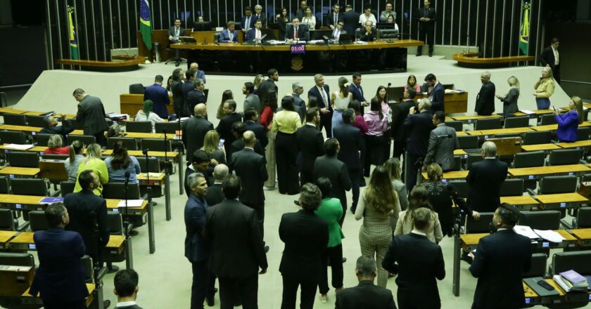 Ação contra emendas impositivas quer devolver orçamento ao Executivo