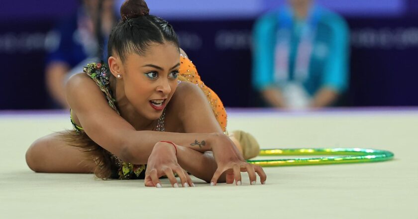 Babi Domingos fica em 10º na final individual da ginástica rítmica