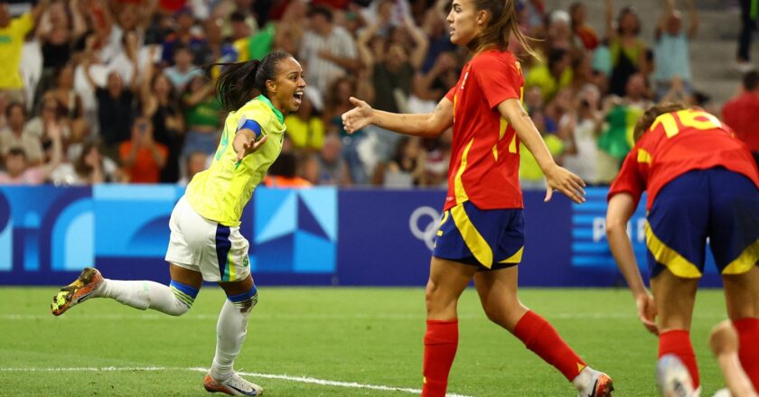 Brasil derrota Espanha e garante lugar na final do futebol feminino