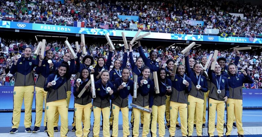 Brasil é prata no futebol feminino após revés contra EUA na final