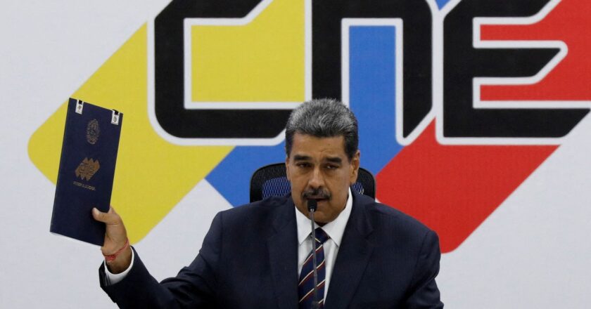 Maduro entrega atas eleitorais do seu partido à Justiça da Venezuela