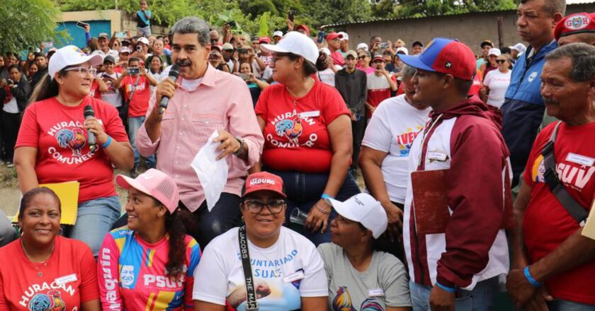 Com reeleição contestada, Maduro faz eleição para comunas na Venezuela