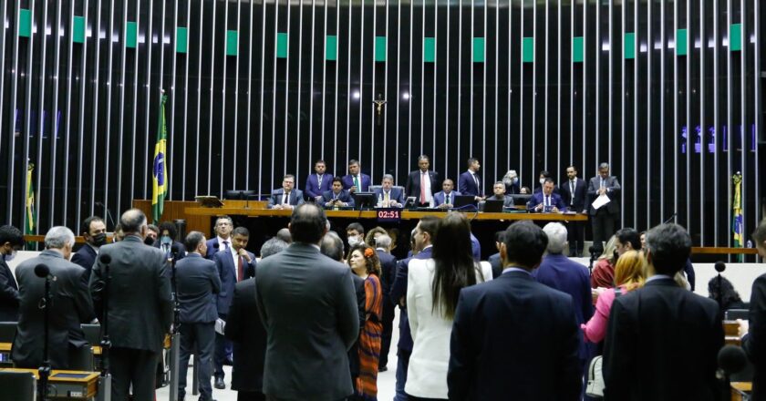 Emendas parlamentares pioram execução das políticas, diz especialista