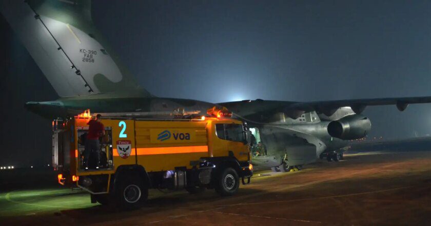 FAB cede avião para auxiliar no combate ao fogo no interior paulista