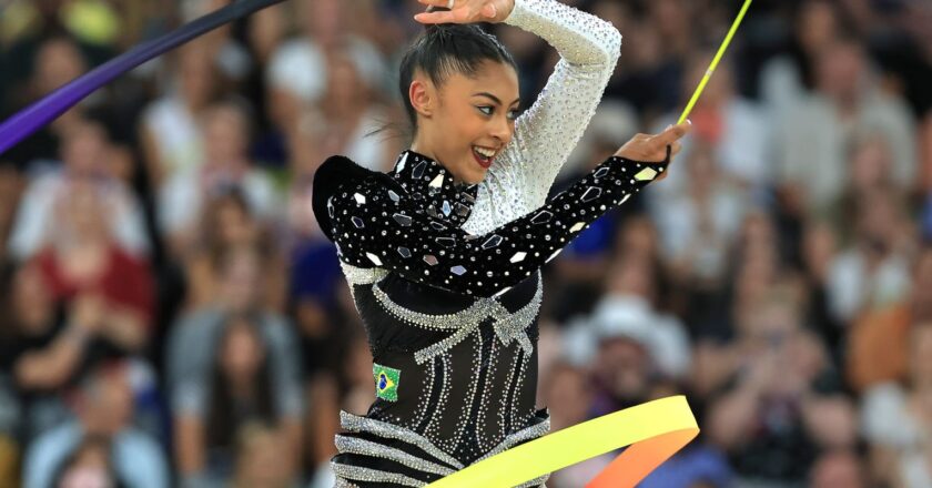 Ginástica rítmica: Bárbara Domingos põe Brasil em 1ª final individual