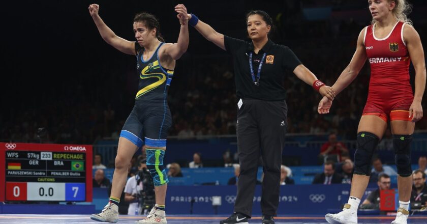 Giullia Penalber avança e luta pelo bronze no wrestling nesta sexta