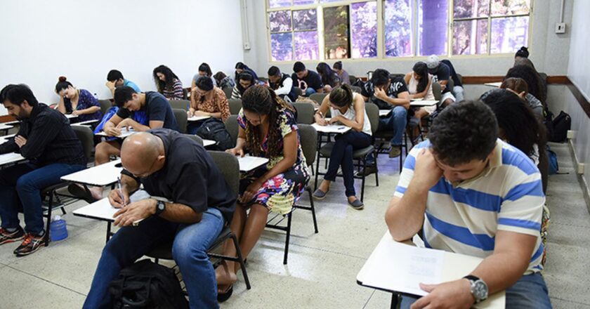 Inep aplica neste domingo provas do Encceja e do Revalida