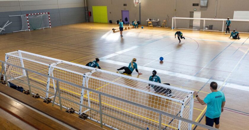 Seleções feminina e masculina de goalball fazem 1º treino em Paris