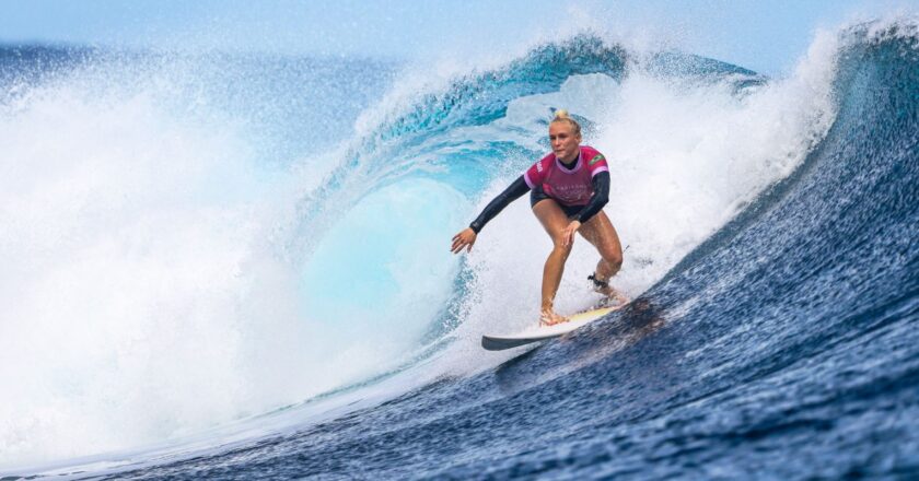 Tati Weston-Webb garante ao menos a prata para o Brasil no surfe