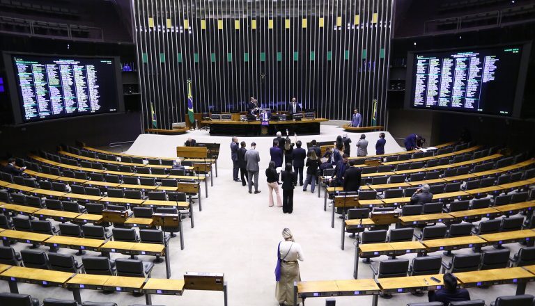 Câmara aprova projeto que aumenta pena para abandono de idoso ou pessoa com deficiência; acompanhe – Notícias