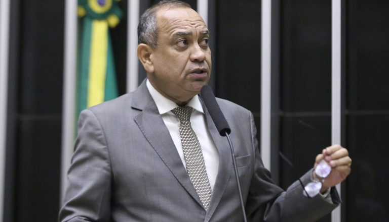 Câmara aprova projeto que aumenta pena para porte de arma de uso proibido; acompanhe – Notícias