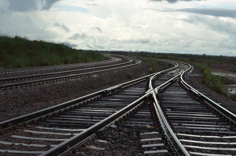Transporte - trens - ferrovia Norte-Sul trilhos ferroviário