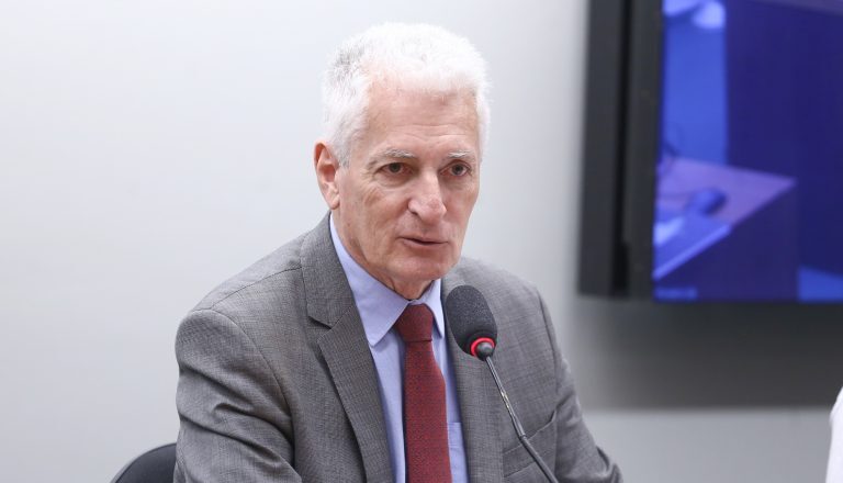 Comissão aprova inclusão em lei de programa de bolsa para professor da educação básica – Notícias