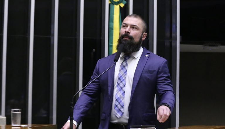 Comissão aprova permissão para morador da zona rural ter arma aos 18 anos – Notícias