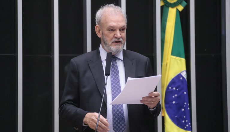 Comissão aprova programa nacional para vacinar idosos e pessoas com deficiência em casa – Notícias