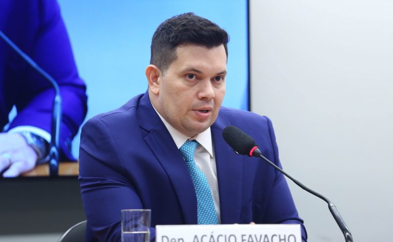 Comissão aprova projeto que amplia inclusão social por meio de contratações públicas - Notícias