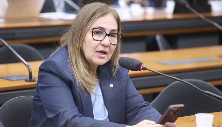 Comissão aprova projeto que inclui supervisores das secretarias de Educação em regras de aposentadoria especial