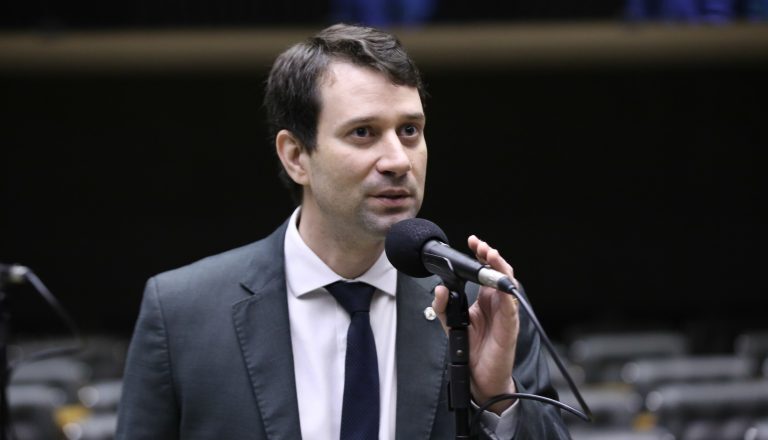 Comissão aprova projeto que regulamenta em lei programa do livro didático – Notícias