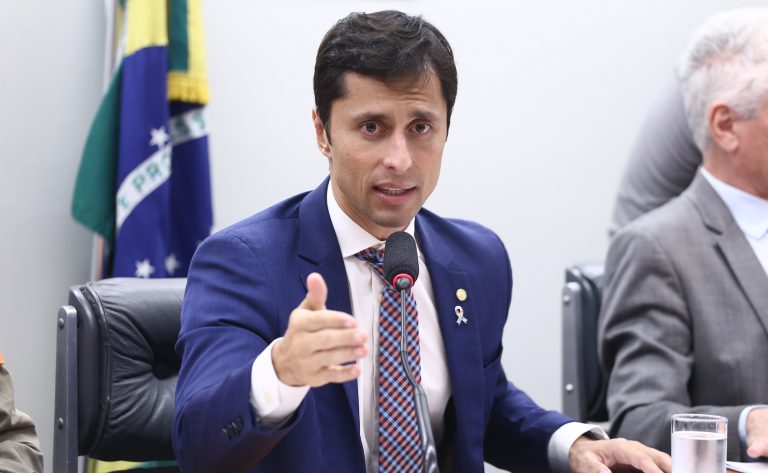 Deputado Duarte Jr. (PSB-MA) fala em comissão da Câmara dos Deputados