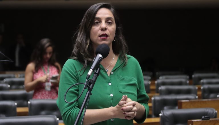 Comissão aprova relatório com sugestões para diminuir impactos de desastres climáticos na educação – Notícias