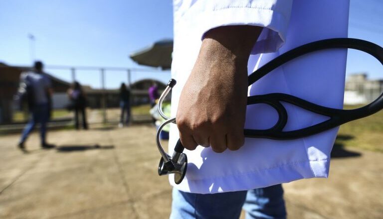 Comissão debate qualidade dos cursos de medicina no Brasil – Notícias