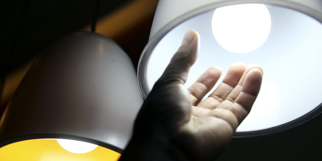 Contas de luz permanecem com bandeira tarifária vermelha em julho