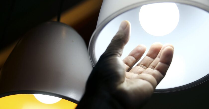 Contas de luz permanecem com bandeira tarifária vermelha em julho 