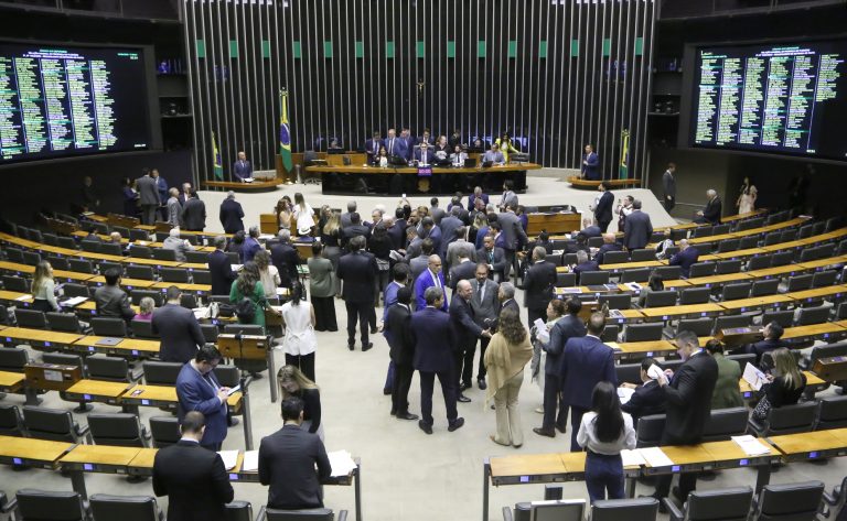 Discussão e Votação de Propostas Legislativas.