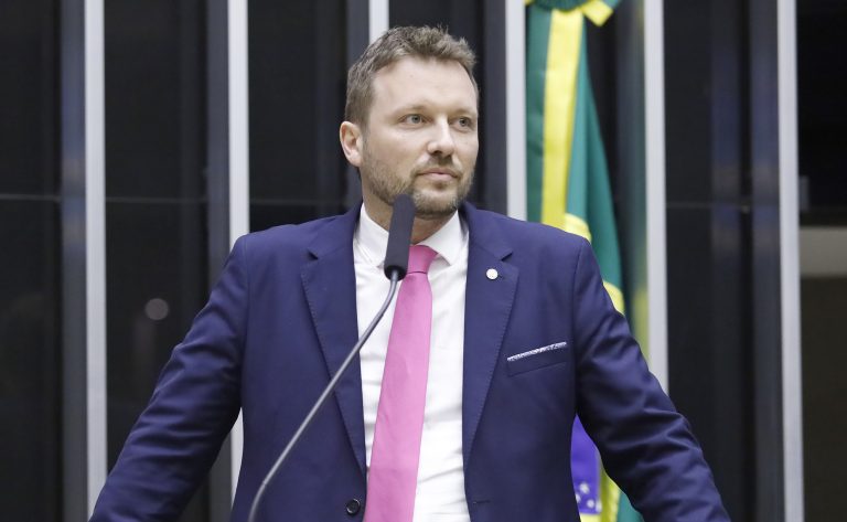 Mauricio Marcon discursa no plenário