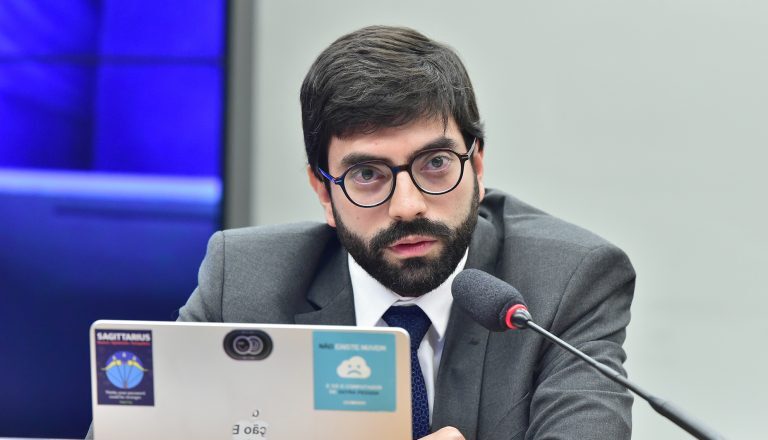 Especialistas defendem amplo acesso a dados para treinar modelos de IA e evitar erros – Notícias