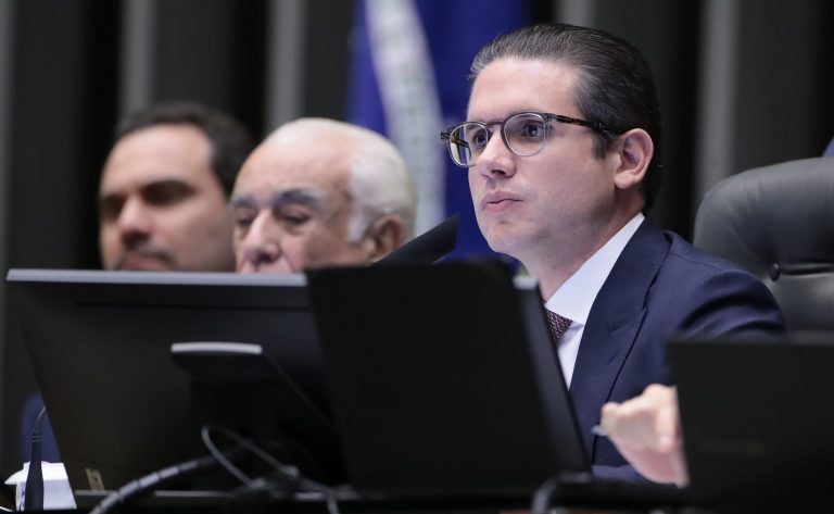 Motta preside sessão do plenário