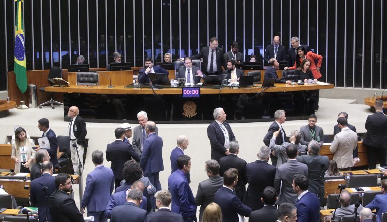Plenário pode votar hoje projeto que reforça medida protetiva em caso de aproximação do agressor – Notícias