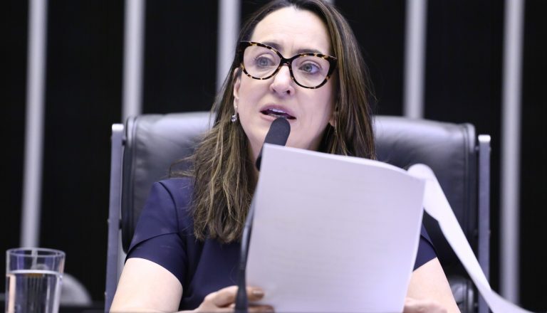 Projeto estabelece política pública para promover saúde mental de meninas – Notícias