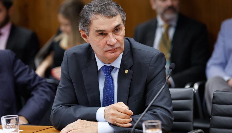 Projeto permite a contratação de recém-formados como estagiários – Notícias