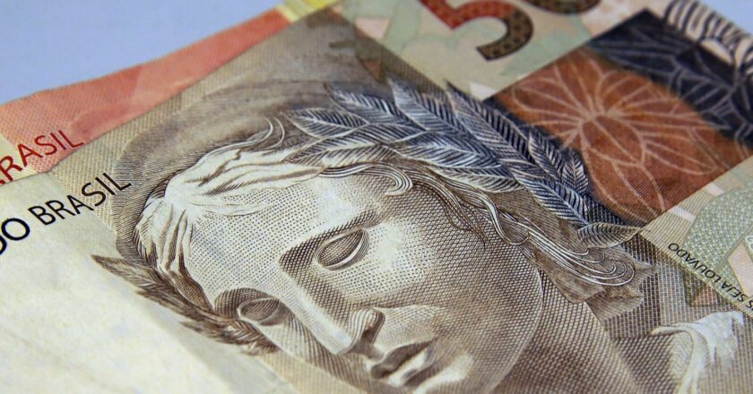 Brasileiros sacaram R$ 315 milhões em valores a receber em maio