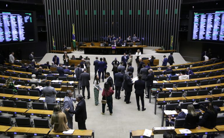 Discussão e Votação de Propostas Legislativas.