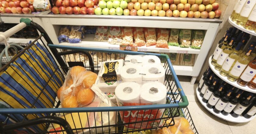 Cesta básica tem custo menor em 11 capitais, mostra Dieese