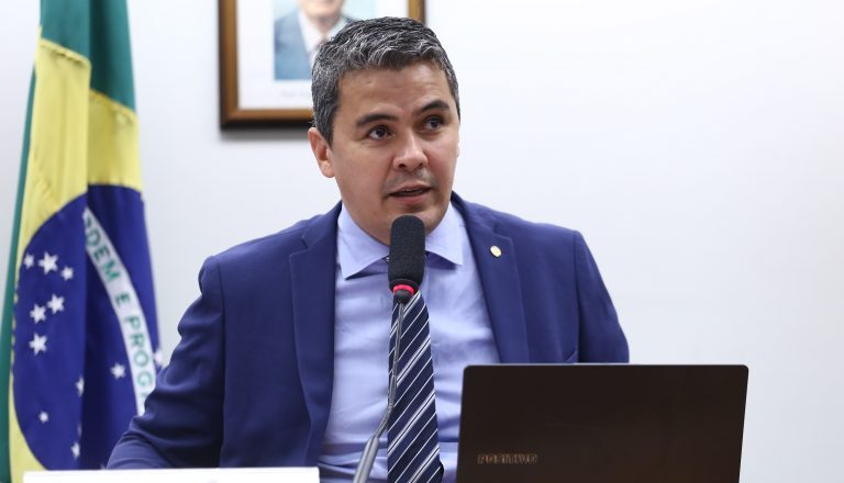 Comissão aprova proposta para escola federal estar em programa de transporte escolar – Notícias