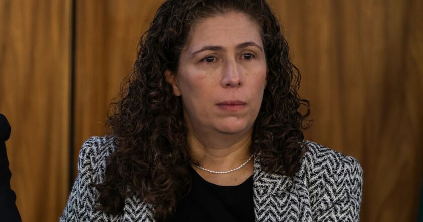 Ministra afirma que “cortar na carne” é tirar de serviços à população