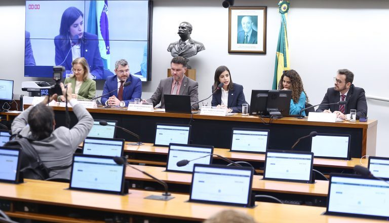 Para especialistas, monitoramento de metas do novo PNE não pode ter viés punitivo – Notícias