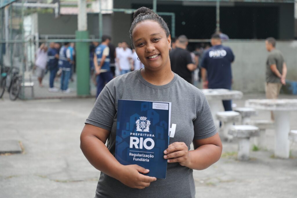 Comunidade Entre Rios, em Curicica, recebe 350 Termos de Reconhecimento de Moradia